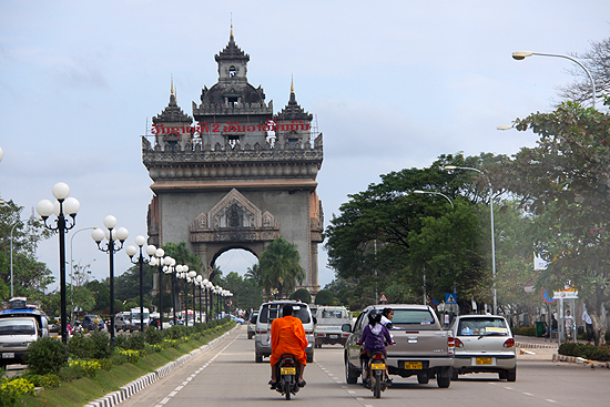 ครั้งแรกที่เวียงจันทน์: เพื่อนบ้านใกล้ที่ไม่เคยไป (2010)