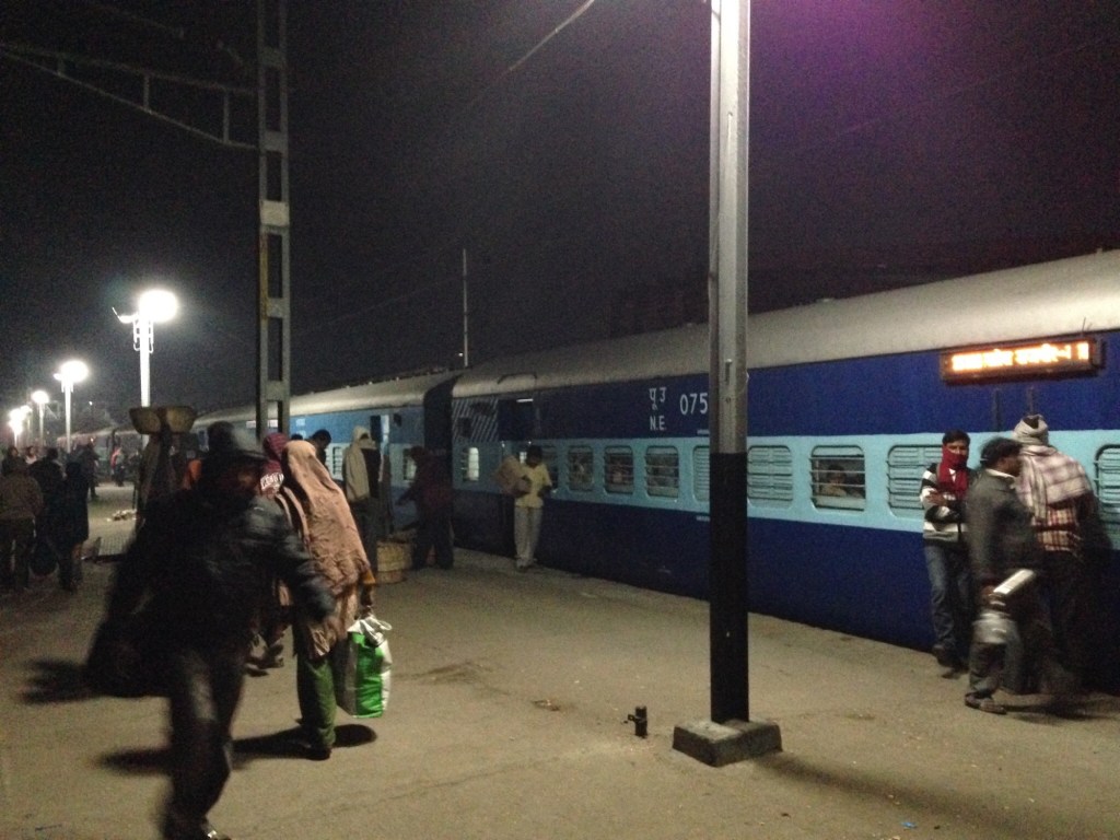 นั่งรถไฟไปพุทธคยา