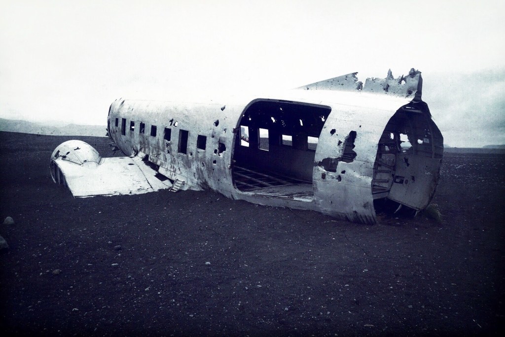 ใกล้ตา ไกลตีน : เดินไกลไปดูซากเครื่องบิน