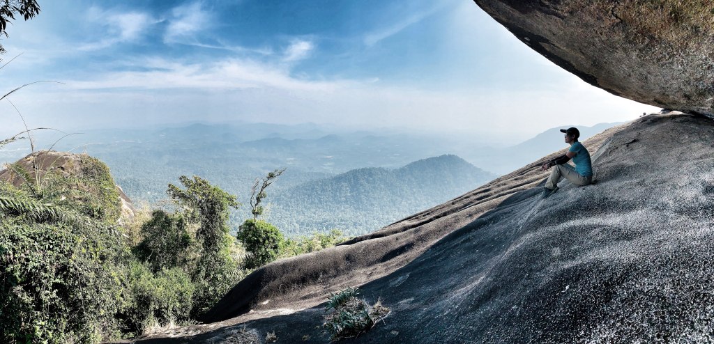 เดินป่าใกล้กรุงเทพ ชีวิตสดชื่นที่ผาหินกูบ