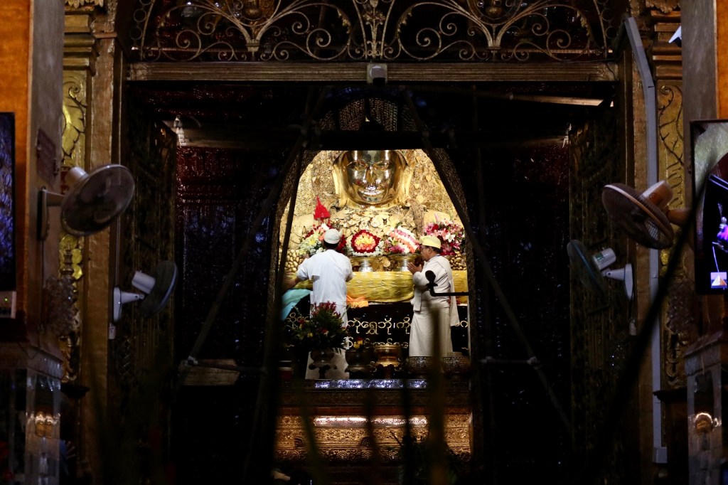 พิธีล้างพระพักตร์พระมหามุนี