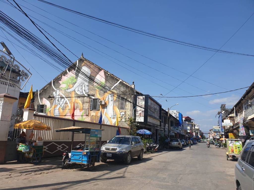 พระตะบอง ต้องลองมา