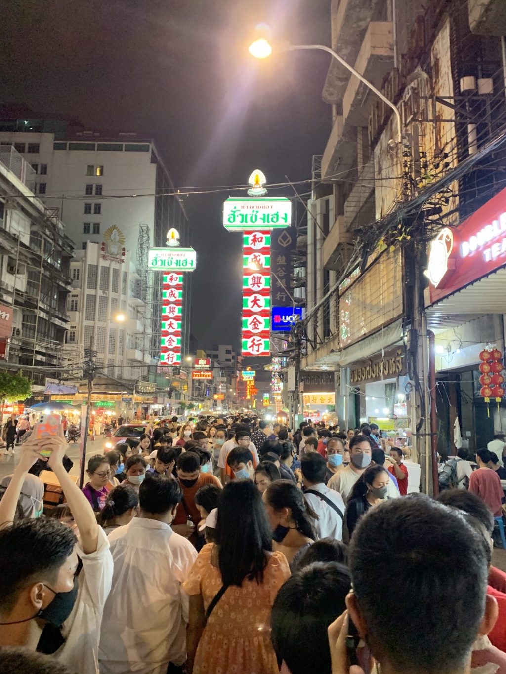 สีสันเยาวราชยามเย็น เดินเล่นคลองโอ่งอ่าง