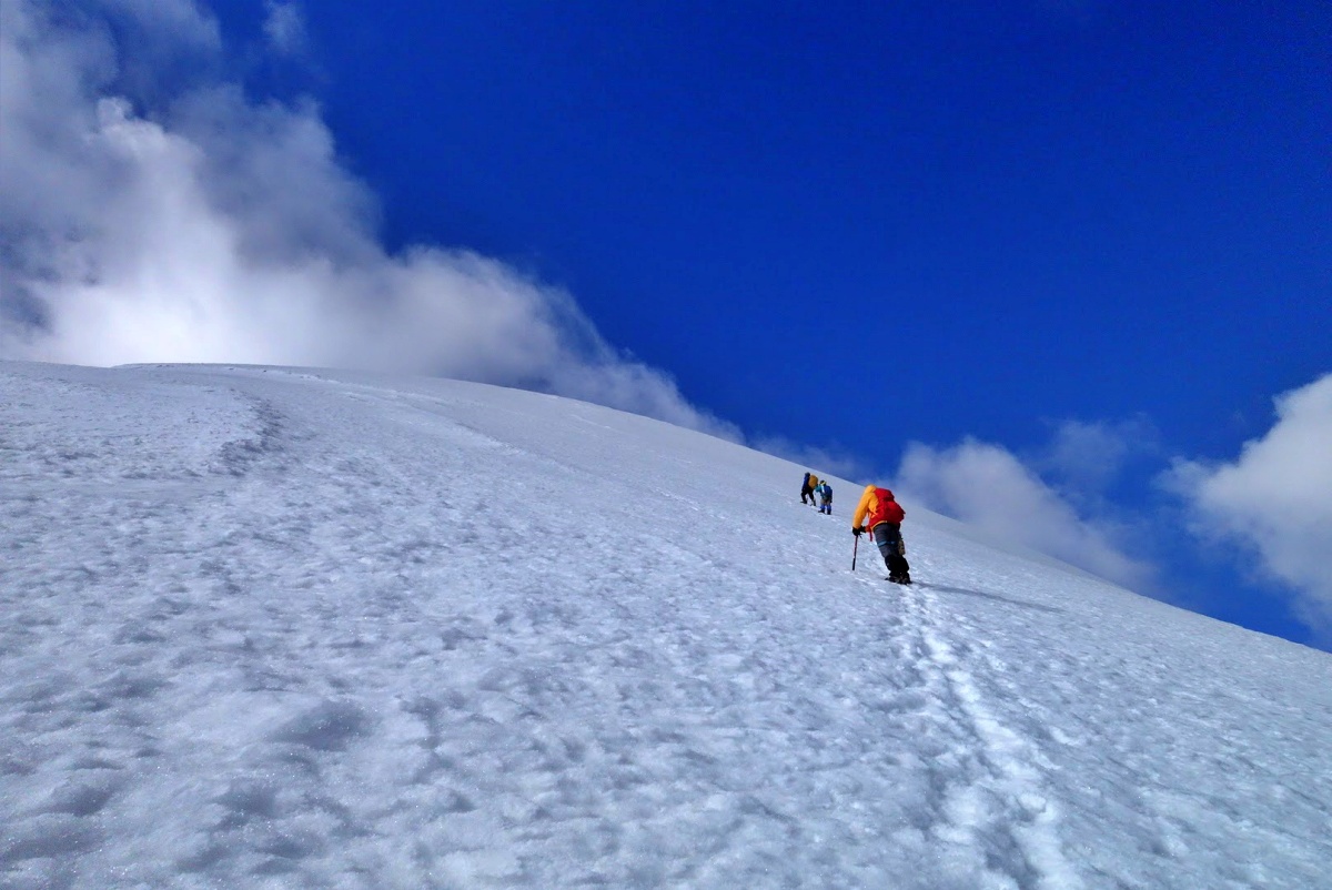 ระหว่างเดินขึ้นยอด Kang Yatse II