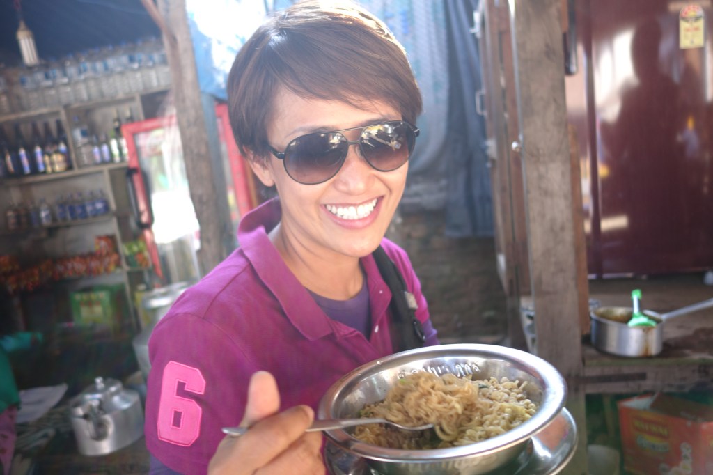 อร่อยระหว่างทางกับมาม่าขลุกขลิก