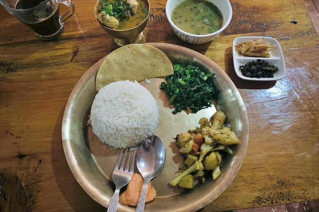 อิ่มท้องกับดาลบัต (Dal Bhat) อาหารประจำชาติเนปาล