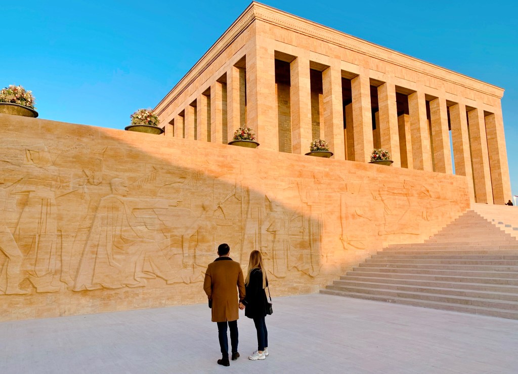 เพราะตุรกีคืออนาโตเลีย เมืองหลวงจึงชื่อ อังคารา&nbsp;(Ankara)