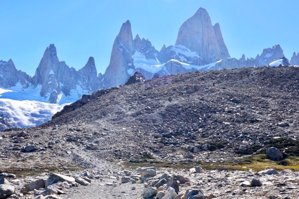 ใกล้ถึงยอดทางจะเริ่มเป็นหินลอย ไม่มีต้นไม้