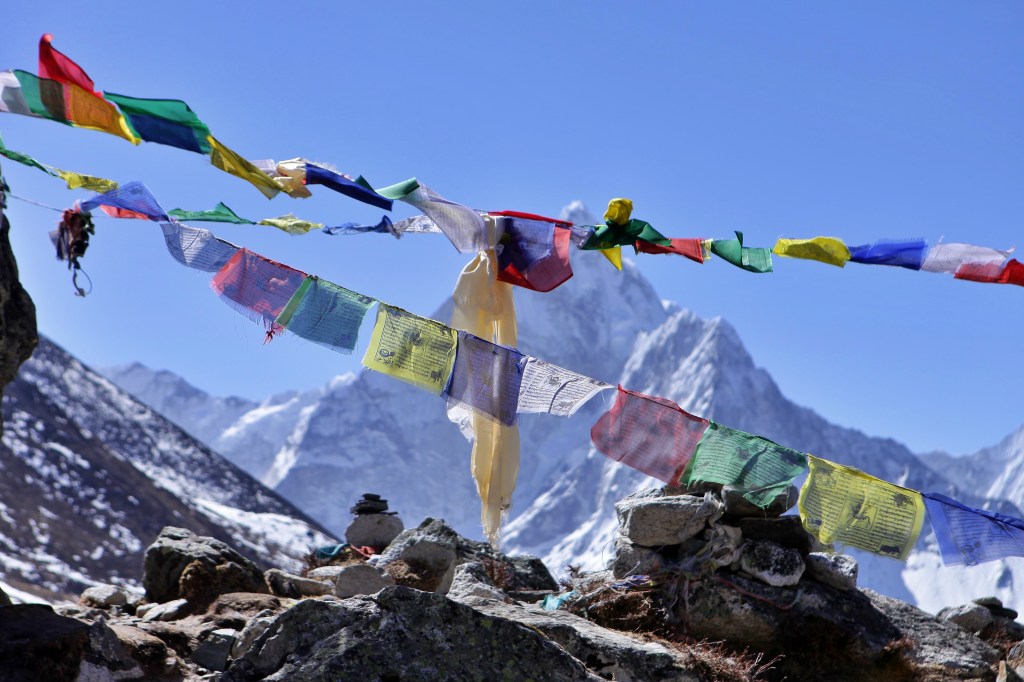 8 สิ่งที่ควรรู้เกี่ยวกับธงอธิษฐานของชาวทิเบต | Tibetan Prayer&nbsp;Flags
