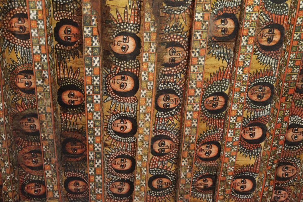 แสงอาทิตย์อาบวังหินใน Gonder