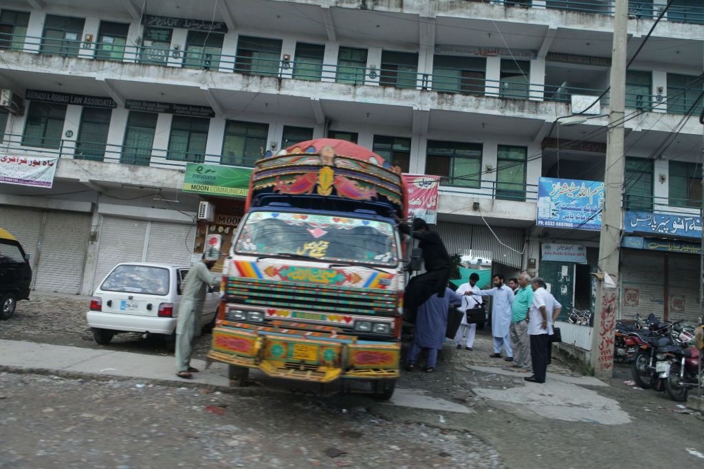 คืนแรกในปากีสถาน: บินวนไปละฮอร์ ก่อนจะลงจอดที่อิสลามาบัด