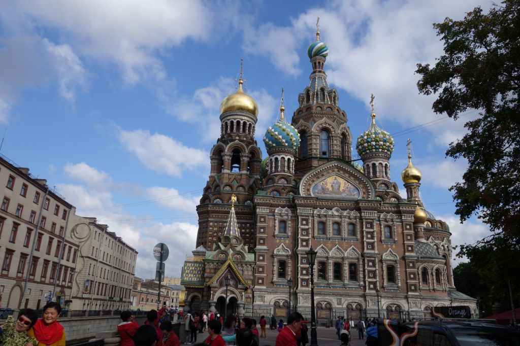 ข้ามคืนจากมอสโคว์สู่เซนต์ปีเตอร์สเบิร์ก – ยามเช้าแห่งความสงบและความงดงาม