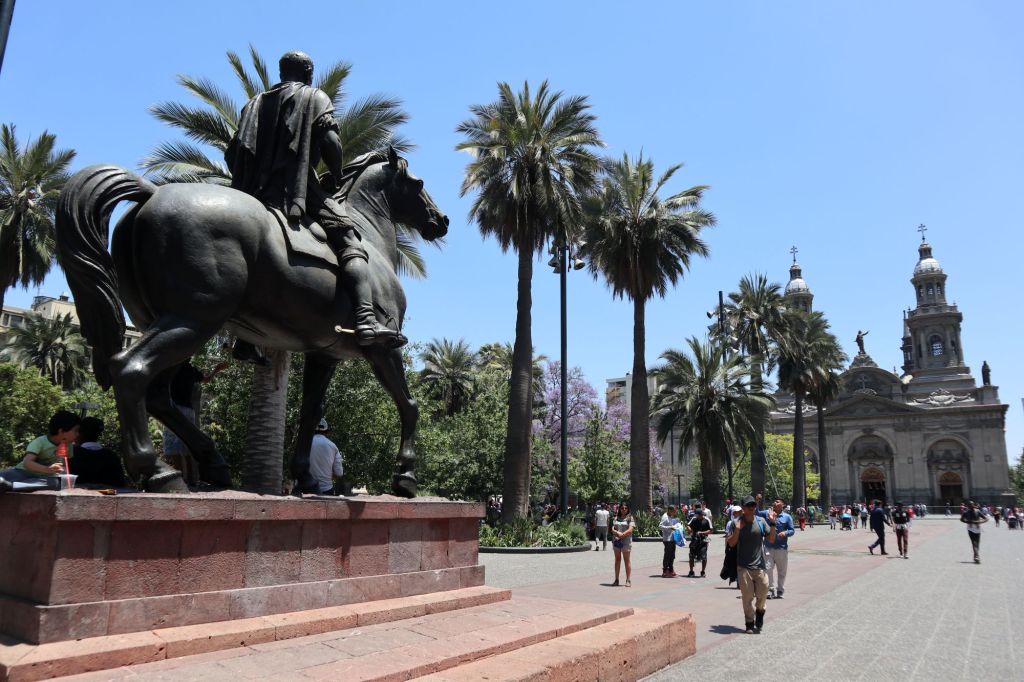 Santiago  เดินเรื่อยๆ กับเมืองที่คุ้นหน้าในต่างซีกโลก